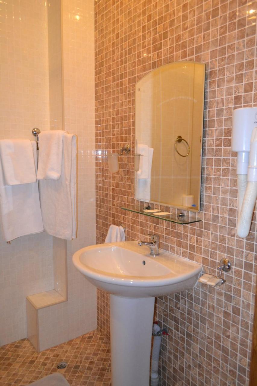 Apartments On Negruzzi 6/2 คีชีเนา ภายนอก รูปภาพ