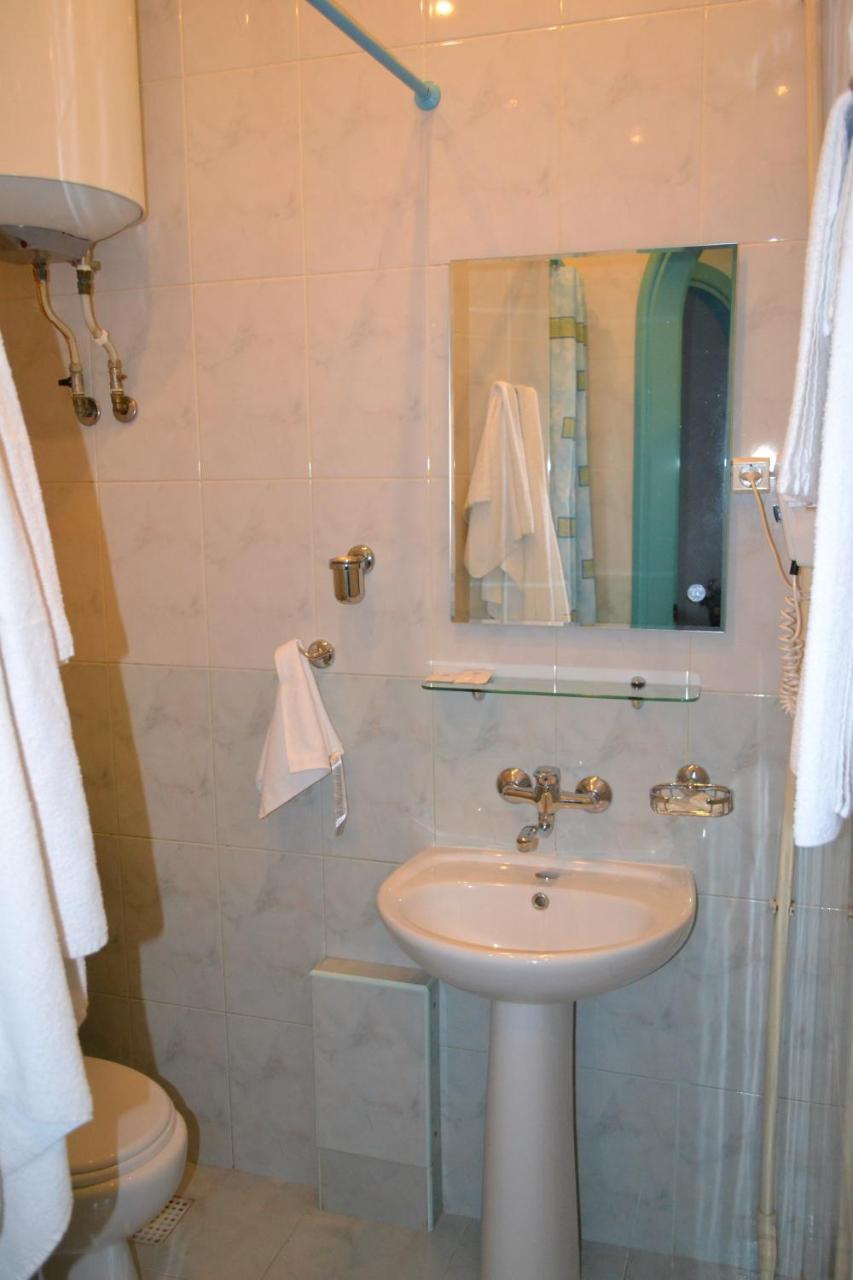Apartments On Negruzzi 6/2 คีชีเนา ภายนอก รูปภาพ