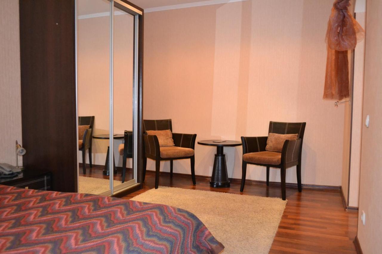 Apartments On Negruzzi 6/2 คีชีเนา ภายนอก รูปภาพ